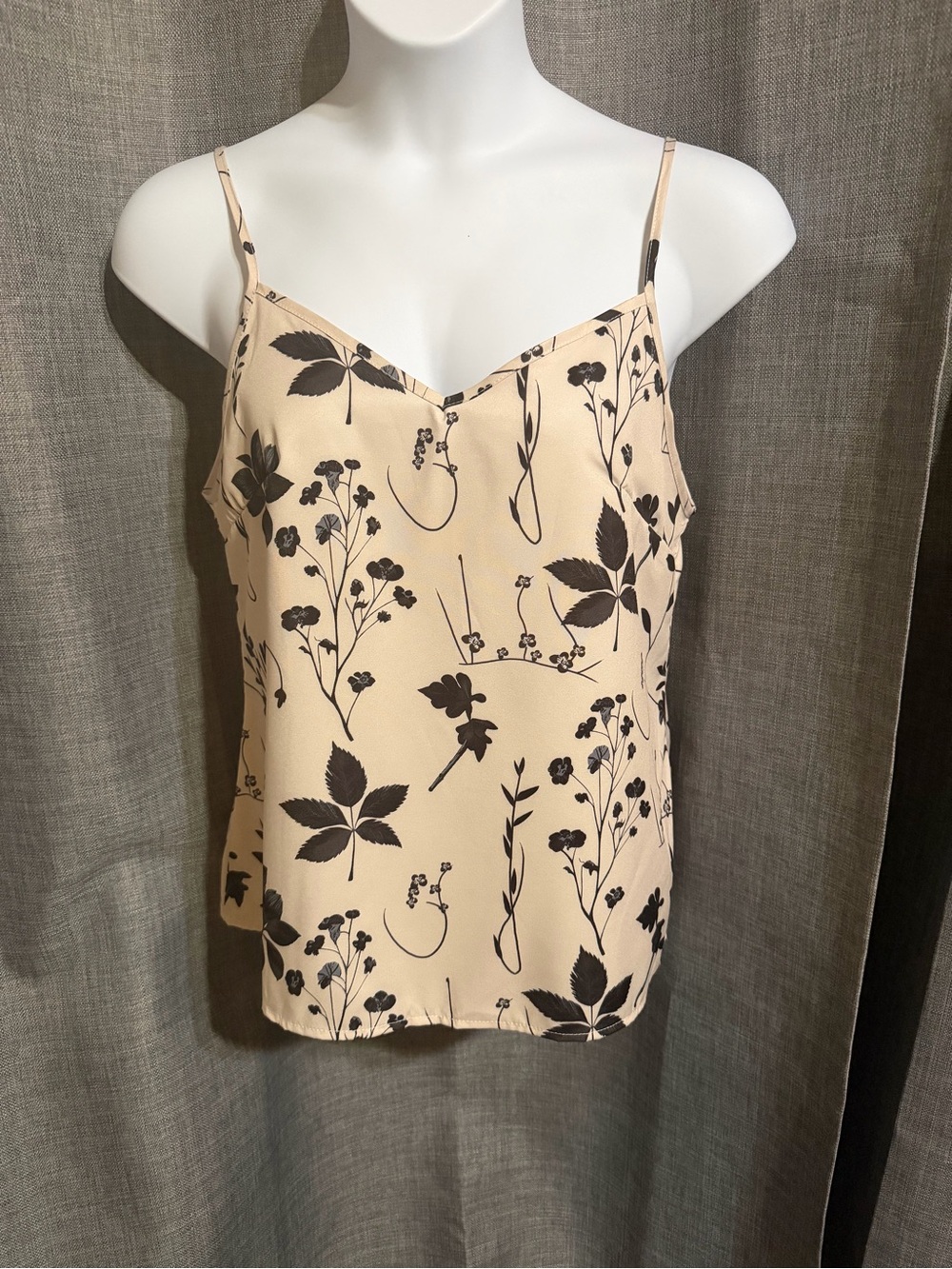 Floral V-Neck Spaghetti Strap Cami in Cream and Black